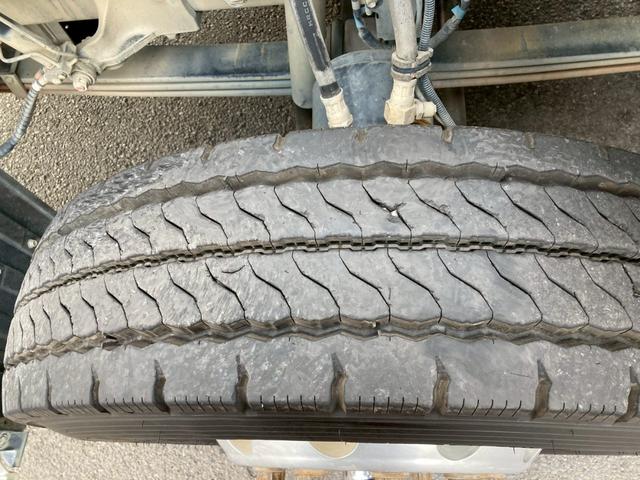 プロフィア 日野　大型一方開ダンプ　最大積載８３００ｋｇ　新明和製一方開ダンプ　５３００×２３５０　Ｈ３０年１月製　自動シート　リターダー　ハイルーフ　自動固縛スイッチ（33枚目）