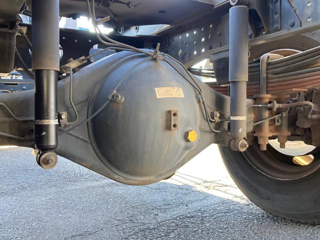 キャンター 三菱ふそう　小型セーフティーローダー　最大積載３３００ｋｇ　極東製セーフティーローダー　フラトップ　Ｈ２９年２月製　ウインチ　手動歩み　床フック１４個　５ＭＴ　車載専用車（16枚目）