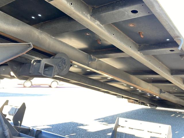 キャンター 三菱ふそう　小型セーフティーローダー　最大積載３３００ｋｇ　極東製セーフティーローダー　フラトップ　Ｈ２９年２月製　ウインチ　手動歩み　床フック１４個　５ＭＴ　車載専用車（17枚目）