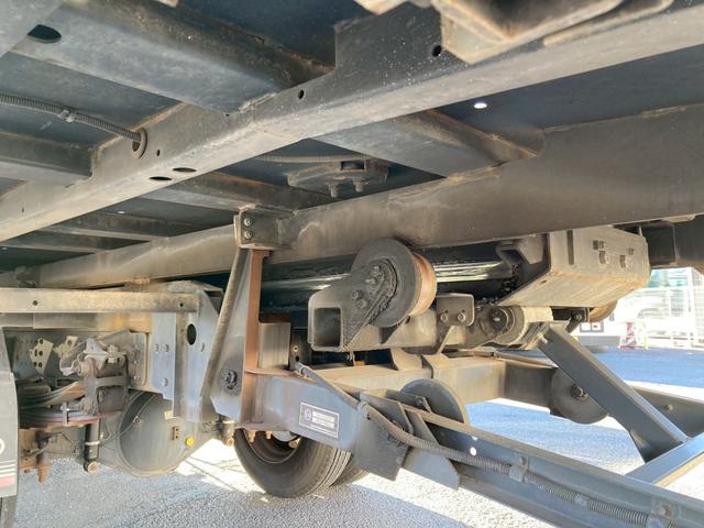 キャンター 三菱ふそう　小型セーフティーローダー　最大積載３３００ｋｇ　極東製セーフティーローダー　フラトップ　Ｈ２９年２月製　ウインチ　手動歩み　床フック１４個　５ＭＴ　車載専用車（25枚目）