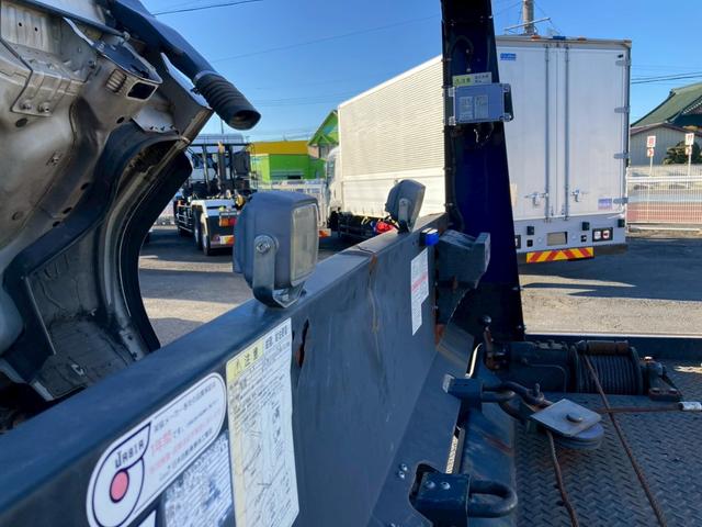 キャンター 三菱ふそう　小型セーフティーローダー　最大積載３３００ｋｇ　極東製セーフティーローダー　フラトップ　Ｈ２９年２月製　ウインチ　手動歩み　床フック１４個　５ＭＴ　車載専用車（26枚目）