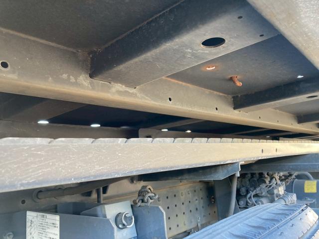 キャンター 三菱ふそう　小型セーフティーローダー　最大積載３３００ｋｇ　極東製セーフティーローダー　フラトップ　Ｈ２９年２月製　ウインチ　手動歩み　床フック１４個　５ＭＴ　車載専用車（33枚目）