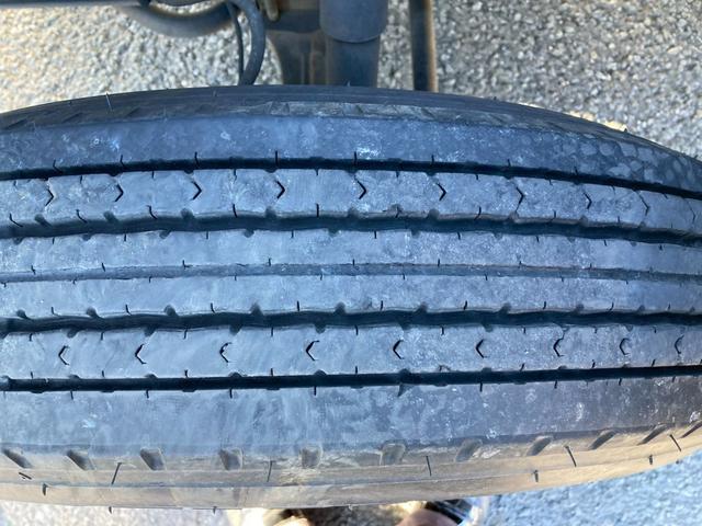 キャンター 三菱ふそう　小型セーフティーローダー　最大積載３３００ｋｇ　極東製セーフティーローダー　フラトップ　Ｈ２９年２月製　ウインチ　手動歩み　床フック１４個　５ＭＴ　車載専用車（38枚目）