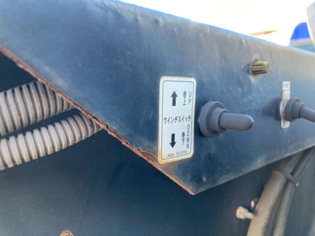 キャンター 三菱ふそう　小型セーフティーローダー　最大積載３３００ｋｇ　極東製セーフティーローダー　フラトップ　Ｈ２９年２月製　ウインチ　手動歩み　床フック１４個　５ＭＴ　車載専用車（41枚目）