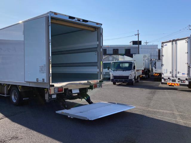 ヒノレンジャー 日野　中型冷蔵冷凍バン　最大積載２４００ｋｇ　菱重製低温冷凍機　Ｒ６年製　トランテックス製冷凍バン　Ｒ６年１２月製　格納ＰＧ　Ｒ６年１０月製　リアエアサス　左サイド扉　ラッシングレール２段　６２ワイド　未稼働車　最大積載量２４００ｋｇ（13枚目）