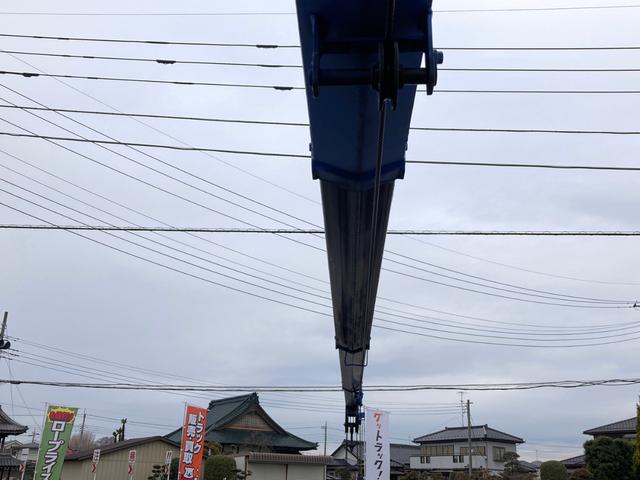 エルフトラック いすゞ　小型クレーン付平ボディー　最大積載２０００ｋｇ　タダノ製４段クレーン（２．６３ｔ吊）Ｈ１８年１月製　ラジコン　フックイン　セイコーラック２個　スムーサー６速２ペダル　ワイドロングボディー　最大積載量２０００ｋｇ（12枚目）