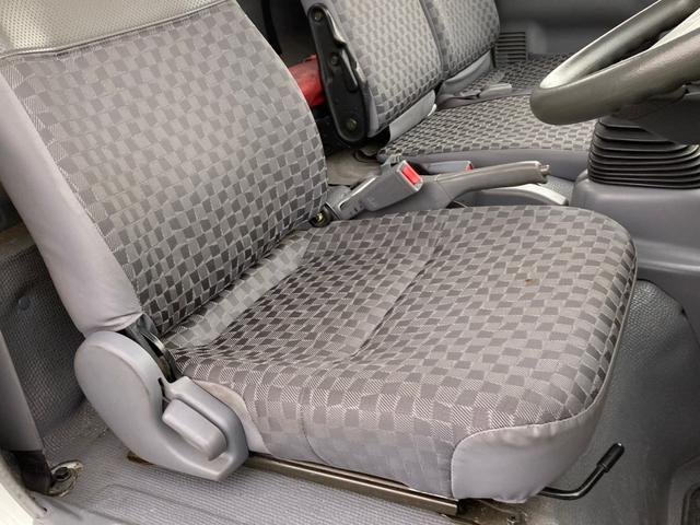 エルフトラック いすゞ　小型クレーン付平ボディー　最大積載２０００ｋｇ　タダノ製４段クレーン（２．６３ｔ吊）Ｈ１８年１月製　ラジコン　フックイン　セイコーラック２個　スムーサー６速２ペダル　ワイドロングボディー　最大積載量２０００ｋｇ（19枚目）