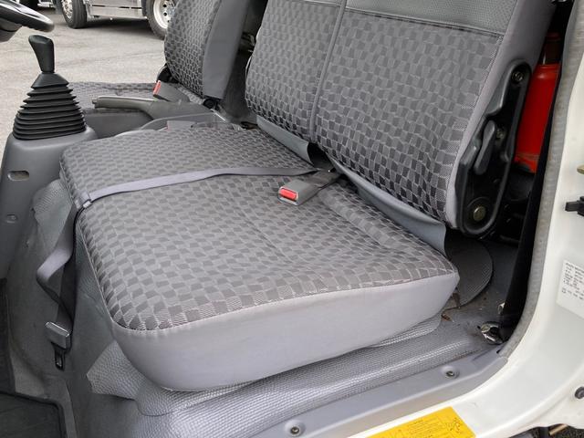 エルフトラック いすゞ　小型クレーン付平ボディー　最大積載２０００ｋｇ　タダノ製４段クレーン（２．６３ｔ吊）Ｈ１８年１月製　ラジコン　フックイン　セイコーラック２個　スムーサー６速２ペダル　ワイドロングボディー　最大積載量２０００ｋｇ（20枚目）