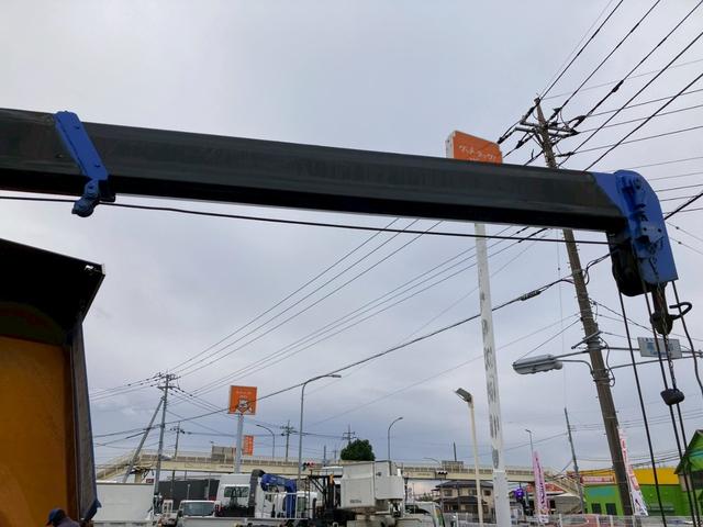 エルフトラック いすゞ　小型クレーン付平ボディー　最大積載２０００ｋｇ　タダノ製４段クレーン（２．６３ｔ吊）Ｈ１８年１月製　ラジコン　フックイン　セイコーラック２個　スムーサー６速２ペダル　ワイドロングボディー　最大積載量２０００ｋｇ（42枚目）