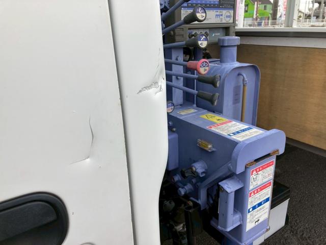 エルフトラック いすゞ　小型クレーン付平ボディー　最大積載２０００ｋｇ　タダノ製４段クレーン（２．６３ｔ吊）Ｈ１８年１月製　ラジコン　フックイン　セイコーラック２個　スムーサー６速２ペダル　ワイドロングボディー　最大積載量２０００ｋｇ（46枚目）