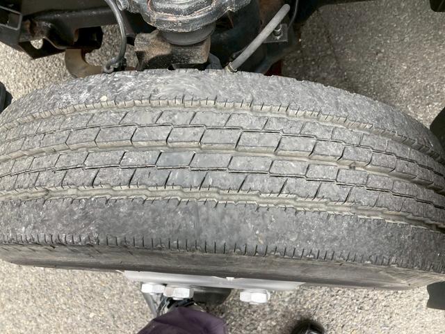 エルフトラック いすゞ　小型クレーン付平ボディー　最大積載２０００ｋｇ　タダノ製４段クレーン（２．６３ｔ吊）Ｈ１８年１月製　ラジコン　フックイン　セイコーラック２個　スムーサー６速２ペダル　ワイドロングボディー　最大積載量２０００ｋｇ（50枚目）