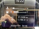 日野 中型 クレーン付平ボディー 最大積載2500kg タダノ4段(2.93t吊)ZX364HRSA R2年5月製 ラジコン フックイン 警報型 アウトリガー差違い セイコーラック2個 引き出しフック6個 標準ロングボディー(22枚目)