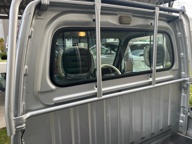 サンバートラック ＴＣ－ＳＣ　ユーザー様買取車両　後期型　フルタイム４ＷＤ　キーレス　社外アルミ　エアコン　パワーウィンドウ　集中ドアロック　ＡＢＳ　Ｗエアバック　荷室マット　バイザー　取説　保証書　メッキグリル　整備無現状渡し（18枚目）