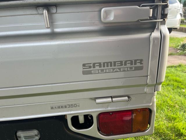 サンバートラック ＴＣ－ＳＣ　ユーザー様買取車両　後期型　フルタイム４ＷＤ　キーレス　社外アルミ　エアコン　パワーウィンドウ　集中ドアロック　ＡＢＳ　Ｗエアバック　荷室マット　バイザー　取説　保証書　メッキグリル　整備無現状渡し（19枚目）