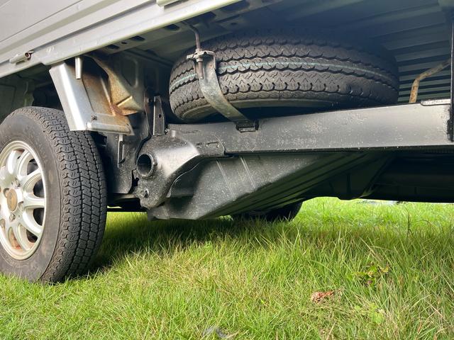 サンバートラック ＴＣ－ＳＣ　ユーザー様買取車両　後期型　フルタイム４ＷＤ　キーレス　社外アルミ　エアコン　パワーウィンドウ　集中ドアロック　ＡＢＳ　Ｗエアバック　荷室マット　バイザー　取説　保証書　メッキグリル　整備無現状渡し（22枚目）