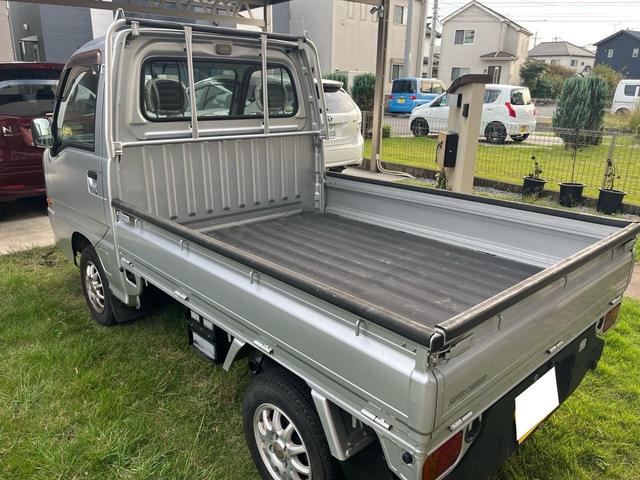 サンバートラック ＴＣ－ＳＣ　ユーザー様買取車両　後期型　フルタイム４ＷＤ　キーレス　社外アルミ　エアコン　パワーウィンドウ　集中ドアロック　ＡＢＳ　Ｗエアバック　荷室マット　バイザー　取説　保証書　メッキグリル　整備無現状渡し（25枚目）