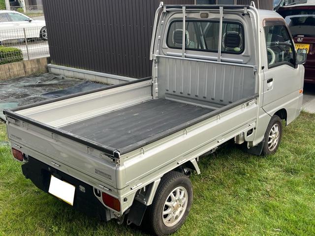 サンバートラック ＴＣ－ＳＣ　ユーザー様買取車両　後期型　フルタイム４ＷＤ　キーレス　社外アルミ　エアコン　パワーウィンドウ　集中ドアロック　ＡＢＳ　Ｗエアバック　荷室マット　バイザー　取説　保証書　メッキグリル　整備無現状渡し（29枚目）