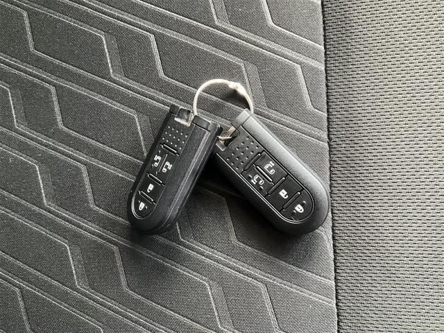 タンク カスタムG 4WD 社外ナビ・TV バックカメラ 両側パワースライドドア フルフラット スマートキー プッシュスタート 純正アルミホイール アイドリングストップ LEDヘッドランプ(24枚目)