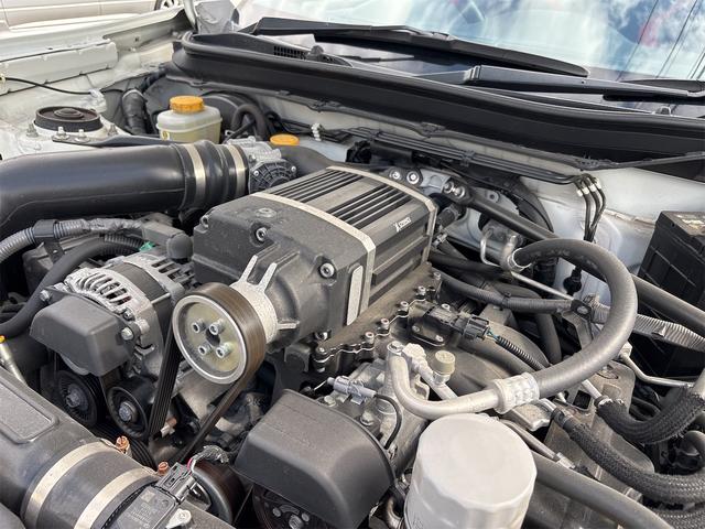 ８６ ＧＴ　スーパーチャージャー　ＴＲＤエアロ　ＴＲＤメーター　ＴＲＤマフラー　６速ＭＴ　リヤスポイラー　スマートキー　ＥＴＣ（4枚目）