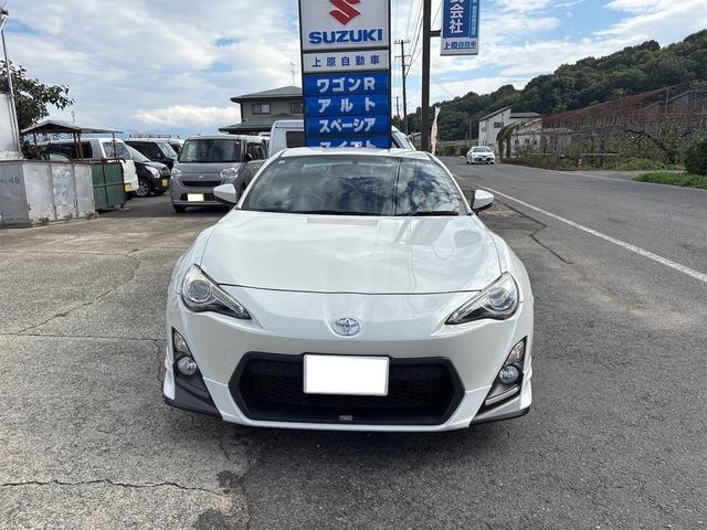 ８６ ＧＴ　スーパーチャージャー　ＴＲＤエアロ　ＴＲＤメーター　ＴＲＤマフラー　６速ＭＴ　リヤスポイラー　スマートキー　ＥＴＣ（5枚目）