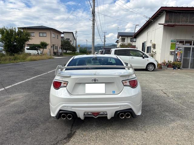 ８６ ＧＴ　スーパーチャージャー　ＴＲＤエアロ　ＴＲＤメーター　ＴＲＤマフラー　６速ＭＴ　リヤスポイラー　スマートキー　ＥＴＣ（6枚目）
