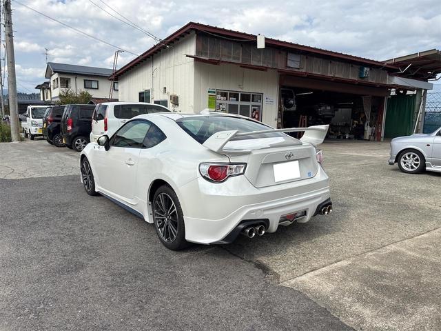 ８６ ＧＴ　スーパーチャージャー　ＴＲＤエアロ　ＴＲＤメーター　ＴＲＤマフラー　６速ＭＴ　リヤスポイラー　スマートキー　ＥＴＣ（11枚目）