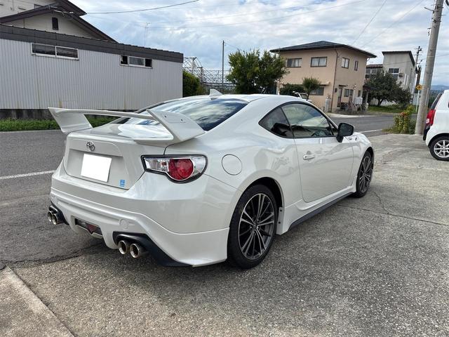８６ ＧＴ　スーパーチャージャー　ＴＲＤエアロ　ＴＲＤメーター　ＴＲＤマフラー　６速ＭＴ　リヤスポイラー　スマートキー　ＥＴＣ（12枚目）