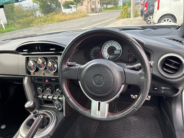 ８６ ＧＴ　スーパーチャージャー　ＴＲＤエアロ　ＴＲＤメーター　ＴＲＤマフラー　６速ＭＴ　リヤスポイラー　スマートキー　ＥＴＣ（14枚目）