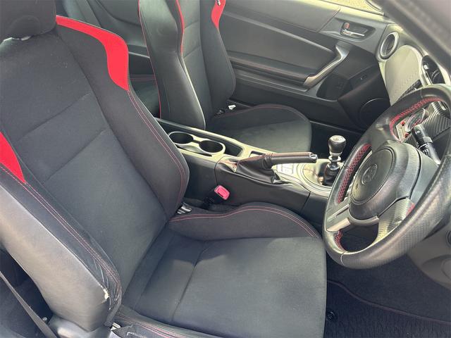 ８６ ＧＴ　スーパーチャージャー　ＴＲＤエアロ　ＴＲＤメーター　ＴＲＤマフラー　６速ＭＴ　リヤスポイラー　スマートキー　ＥＴＣ（15枚目）