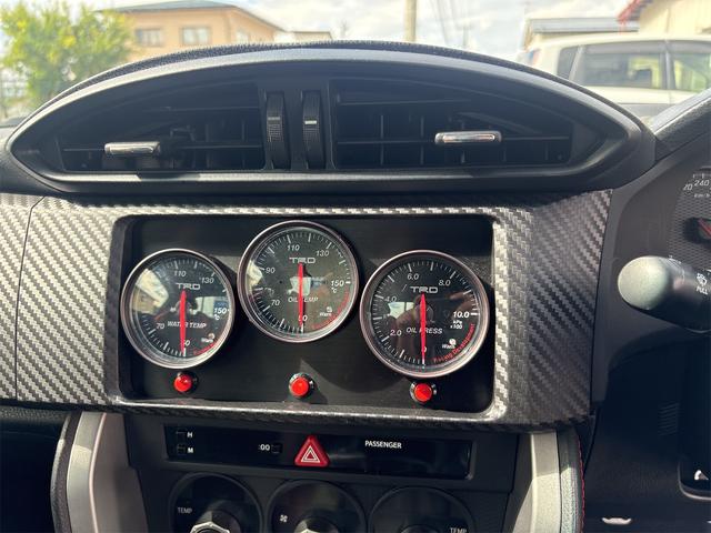 ８６ ＧＴ　スーパーチャージャー　ＴＲＤエアロ　ＴＲＤメーター　ＴＲＤマフラー　６速ＭＴ　リヤスポイラー　スマートキー　ＥＴＣ（18枚目）