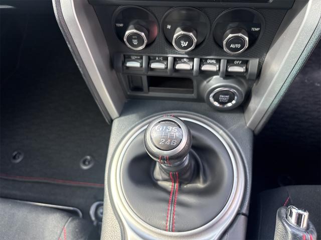 ８６ ＧＴ　スーパーチャージャー　ＴＲＤエアロ　ＴＲＤメーター　ＴＲＤマフラー　６速ＭＴ　リヤスポイラー　スマートキー　ＥＴＣ（20枚目）