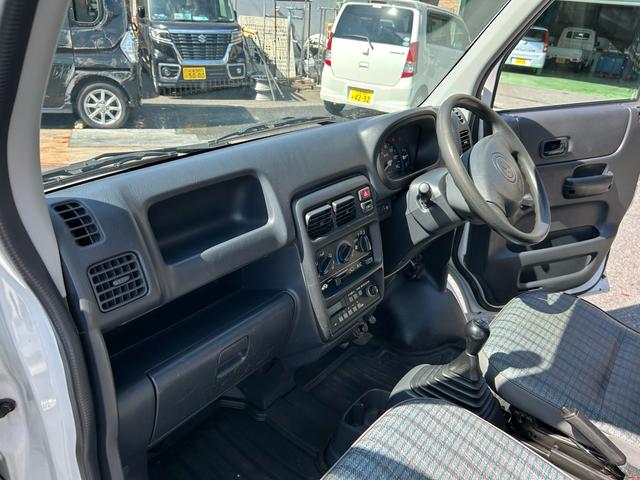 アクティトラック ベースグレード　ユーザー買取車両　走行距離７３０００キロ　タイヤ４本新品　エアコン　パワーステアリング　エアバック　５ＭＴ（17枚目）