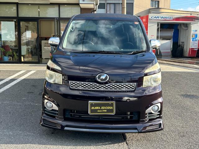 ヴォクシー ＺＳ　煌ＩＩ　後期モデル　ワンオーナー　フロントリアスポイラー　両側電動スライドドア　ナビ　ＴＶ　Ｂｌｕｅｔｏｏｔｈ接続　ＥＴＣ　ユーザー買取車　プッシュスタート　スマートキー　オートライト　電動格納ミラー（2枚目）