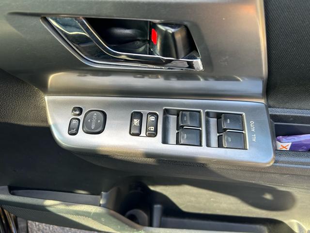 ヴォクシー ＺＳ　煌ＩＩ　後期モデル　ワンオーナー　フロントリアスポイラー　両側電動スライドドア　ナビ　ＴＶ　Ｂｌｕｅｔｏｏｔｈ接続　ＥＴＣ　ユーザー買取車　プッシュスタート　スマートキー　オートライト　電動格納ミラー（16枚目）