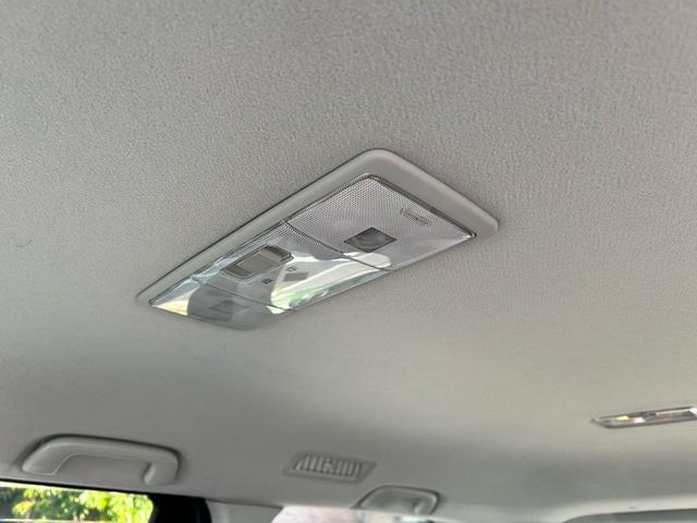 ヴォクシー ＺＳ　煌ＩＩ　後期モデル　ワンオーナー　フロントリアスポイラー　両側電動スライドドア　ナビ　ＴＶ　Ｂｌｕｅｔｏｏｔｈ接続　ＥＴＣ　ユーザー買取車　プッシュスタート　スマートキー　オートライト　電動格納ミラー（30枚目）