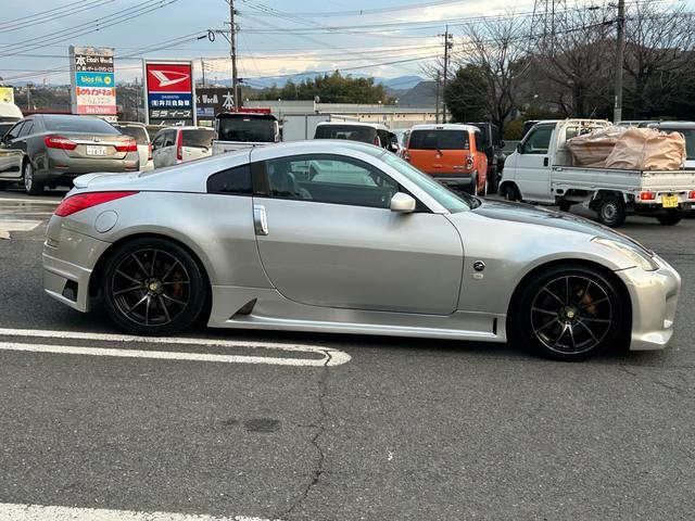 フェアレディＺ バージョンＳＴ　社外１８インチアルミホイール　社外マフラー　車高調（ＴＥＩＮ）　エアロバンパー　リアスポイラー　ボンネット・ルーフブラック塗装　社外ハンドル　６ＭＴ　社外ナビ　ＴＶ　バックカメラ（4枚目）