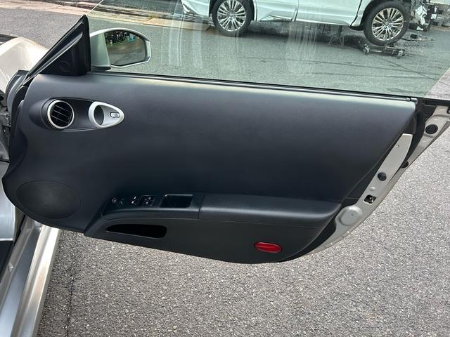 フェアレディＺ バージョンＳＴ　社外１８インチアルミホイール　社外マフラー　車高調（ＴＥＩＮ）　エアロバンパー　リアスポイラー　ボンネット・ルーフブラック塗装　社外ハンドル　６ＭＴ　社外ナビ　ＴＶ　バックカメラ（10枚目）