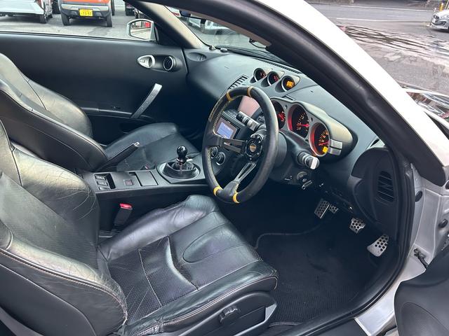 フェアレディＺ バージョンＳＴ　社外１８インチアルミホイール　社外マフラー　車高調（ＴＥＩＮ）　エアロバンパー　リアスポイラー　ボンネット・ルーフブラック塗装　社外ハンドル　６ＭＴ　社外ナビ　ＴＶ　バックカメラ（11枚目）