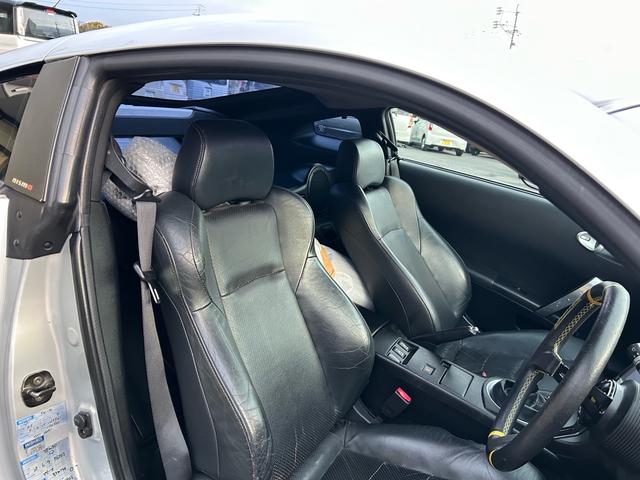 フェアレディＺ バージョンＳＴ　社外１８インチアルミホイール　社外マフラー　車高調（ＴＥＩＮ）　エアロバンパー　リアスポイラー　ボンネット・ルーフブラック塗装　社外ハンドル　６ＭＴ　社外ナビ　ＴＶ　バックカメラ（12枚目）