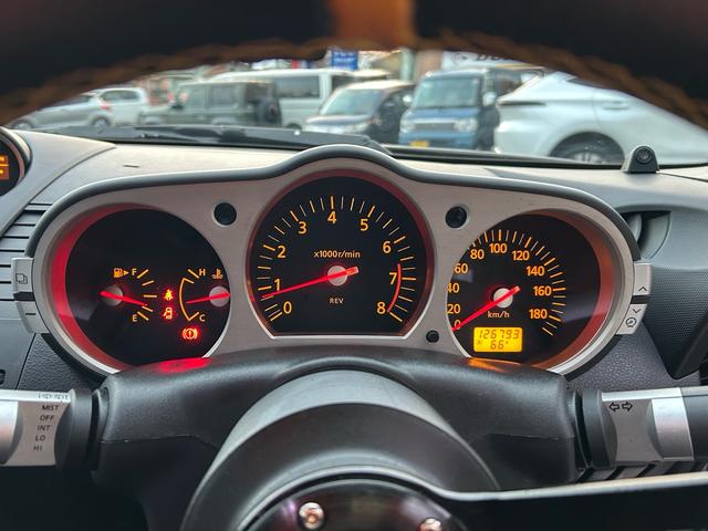 フェアレディＺ バージョンＳＴ　社外１８インチアルミホイール　社外マフラー　車高調（ＴＥＩＮ）　エアロバンパー　リアスポイラー　ボンネット・ルーフブラック塗装　社外ハンドル　６ＭＴ　社外ナビ　ＴＶ　バックカメラ（14枚目）