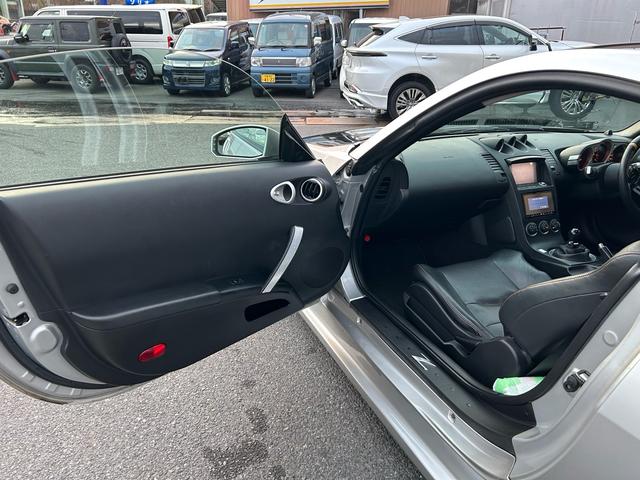 フェアレディＺ バージョンＳＴ　社外１８インチアルミホイール　社外マフラー　車高調（ＴＥＩＮ）　エアロバンパー　リアスポイラー　ボンネット・ルーフブラック塗装　社外ハンドル　６ＭＴ　社外ナビ　ＴＶ　バックカメラ（29枚目）