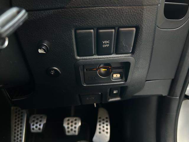 フェアレディＺ バージョンＳＴ　社外１８インチアルミホイール　社外マフラー　車高調（ＴＥＩＮ）　エアロバンパー　リアスポイラー　ボンネット・ルーフブラック塗装　社外ハンドル　６ＭＴ　社外ナビ　ＴＶ　バックカメラ（33枚目）