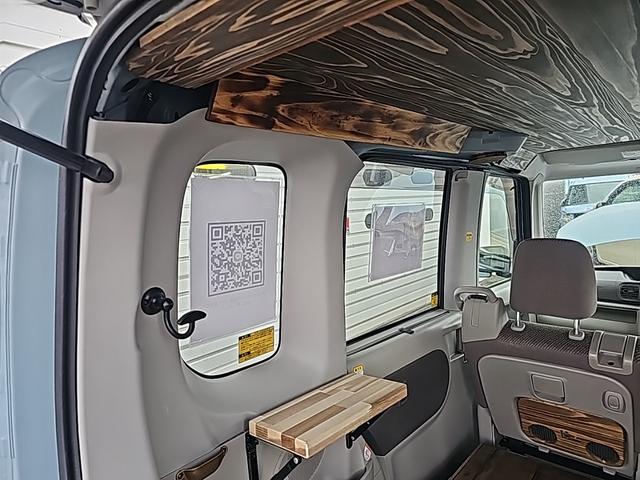 タント X キャンピング仕様 2人乗りバン登録車 世田谷ブルー刷毛塗り全塗装 ルーフキャリア 天井とリアフロア板張り(21枚目)