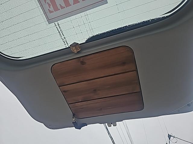 タント X キャンピング仕様 2人乗りバン登録車 世田谷ブルー刷毛塗り全塗装 ルーフキャリア 天井とリアフロア板張り(29枚目)