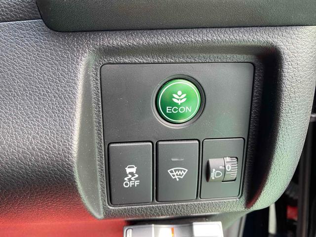ヴェゼル Ｇ　４ＷＤ　ＥＴＣ　バックカメラ　ナビ　ＴＶ　スマートキー　アイドリングストップ　電動格納ミラー　ＣＶＴ　盗難防止システム　衝突安全ボディ　ＣＤ　ＤＶＤ再生　ＵＳＢ　ミュージックプレイヤー接続可（8枚目）