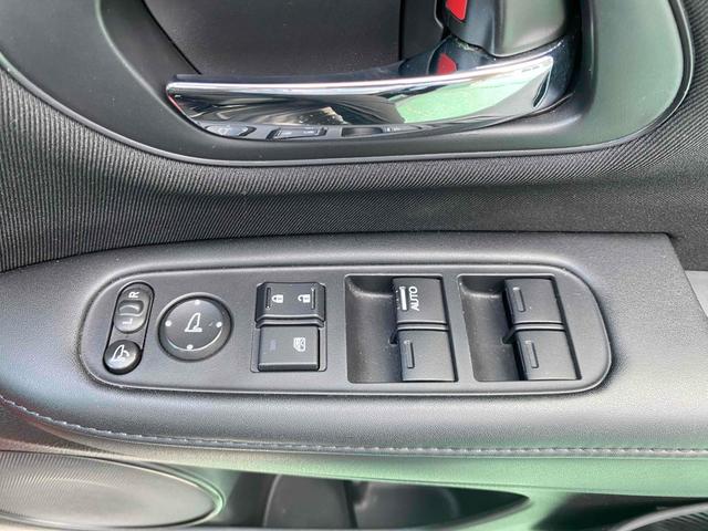 ヴェゼル Ｇ　４ＷＤ　ＥＴＣ　バックカメラ　ナビ　ＴＶ　スマートキー　アイドリングストップ　電動格納ミラー　ＣＶＴ　盗難防止システム　衝突安全ボディ　ＣＤ　ＤＶＤ再生　ＵＳＢ　ミュージックプレイヤー接続可（10枚目）
