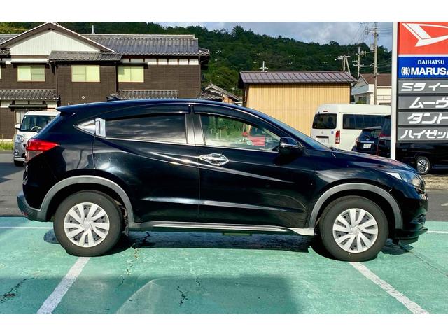 ヴェゼル Ｇ　４ＷＤ　ＥＴＣ　バックカメラ　ナビ　ＴＶ　スマートキー　アイドリングストップ　電動格納ミラー　ＣＶＴ　盗難防止システム　衝突安全ボディ　ＣＤ　ＤＶＤ再生　ＵＳＢ　ミュージックプレイヤー接続可（13枚目）