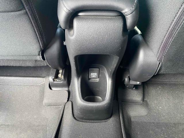 ヴェゼル Ｇ　４ＷＤ　ＥＴＣ　バックカメラ　ナビ　ＴＶ　スマートキー　アイドリングストップ　電動格納ミラー　ＣＶＴ　盗難防止システム　衝突安全ボディ　ＣＤ　ＤＶＤ再生　ＵＳＢ　ミュージックプレイヤー接続可（70枚目）