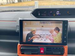 ＴＶ付きの車となっております。ドライブの合間の休憩中に気になる番組を見ることができます。 3