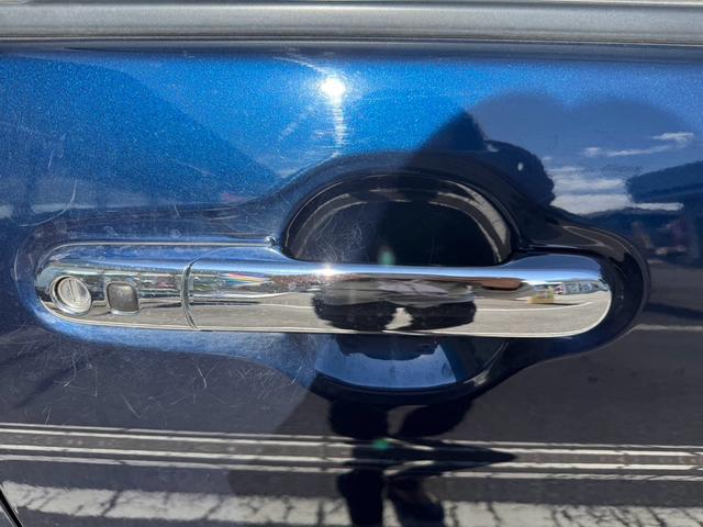 アルトラパン モード　ナビＴＶ　禁煙車　ワンオーナー　セキュリティアラーム　両席エアバッグ　ソナー　フルフラットシート　キーフリー　ＥＳＣ　メモリーナビ　エアコン　ベンチシート　運転席エアバッグ　パワーウィンドウ（11枚目）